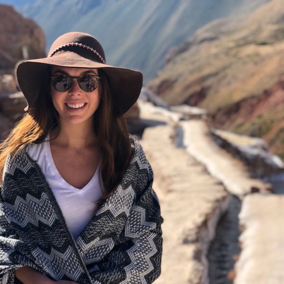 Meet your Posher, Alysa - Picture 1 of 1